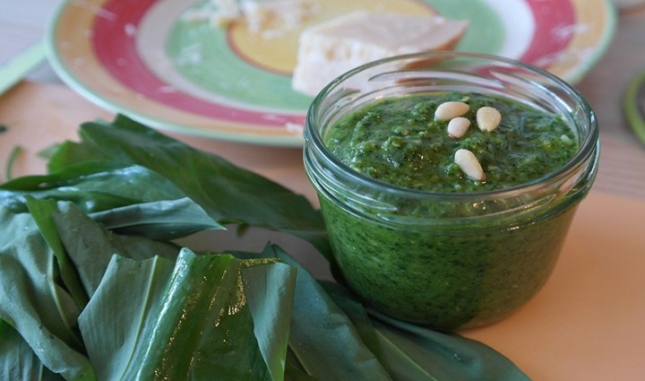 Substitute for pine nuts in pesto